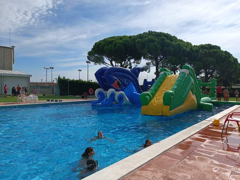 Piscina amb inflables TOT Atraccions